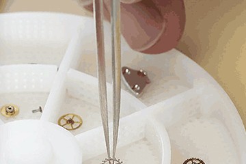 欧米茄手表不走维修电话